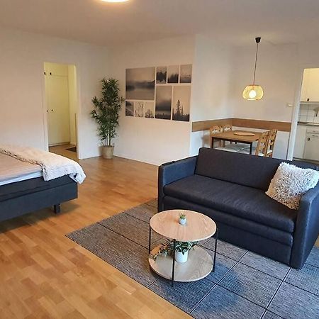 Apartment With Garden Near Metro! ストックホルム エクステリア 写真