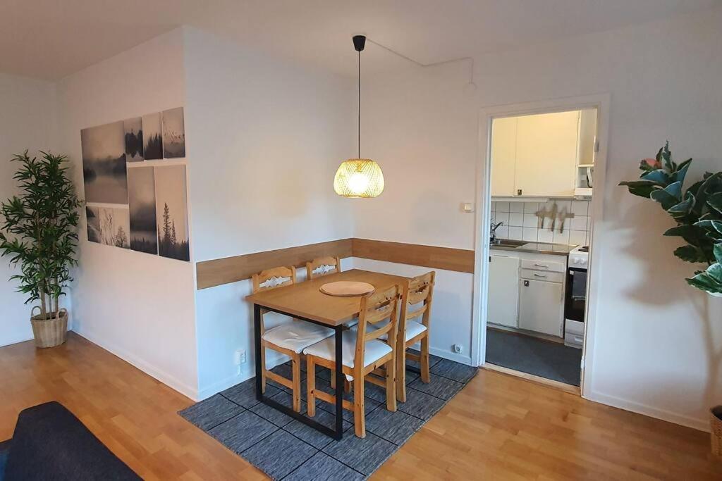 Apartment With Garden Near Metro! ストックホルム エクステリア 写真