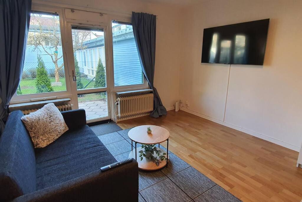 Apartment With Garden Near Metro! ストックホルム エクステリア 写真