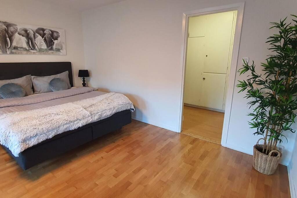 Apartment With Garden Near Metro! ストックホルム エクステリア 写真