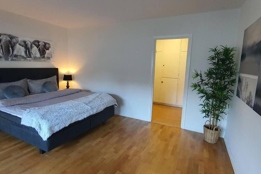 Apartment With Garden Near Metro! ストックホルム エクステリア 写真