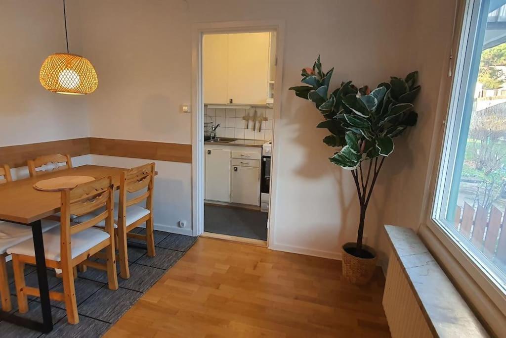 Apartment With Garden Near Metro! ストックホルム エクステリア 写真