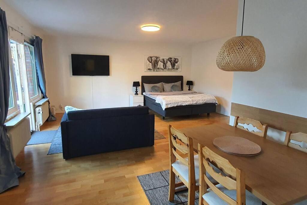 Apartment With Garden Near Metro! ストックホルム エクステリア 写真