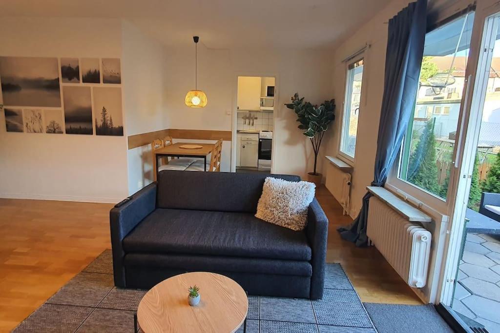 Apartment With Garden Near Metro! ストックホルム エクステリア 写真