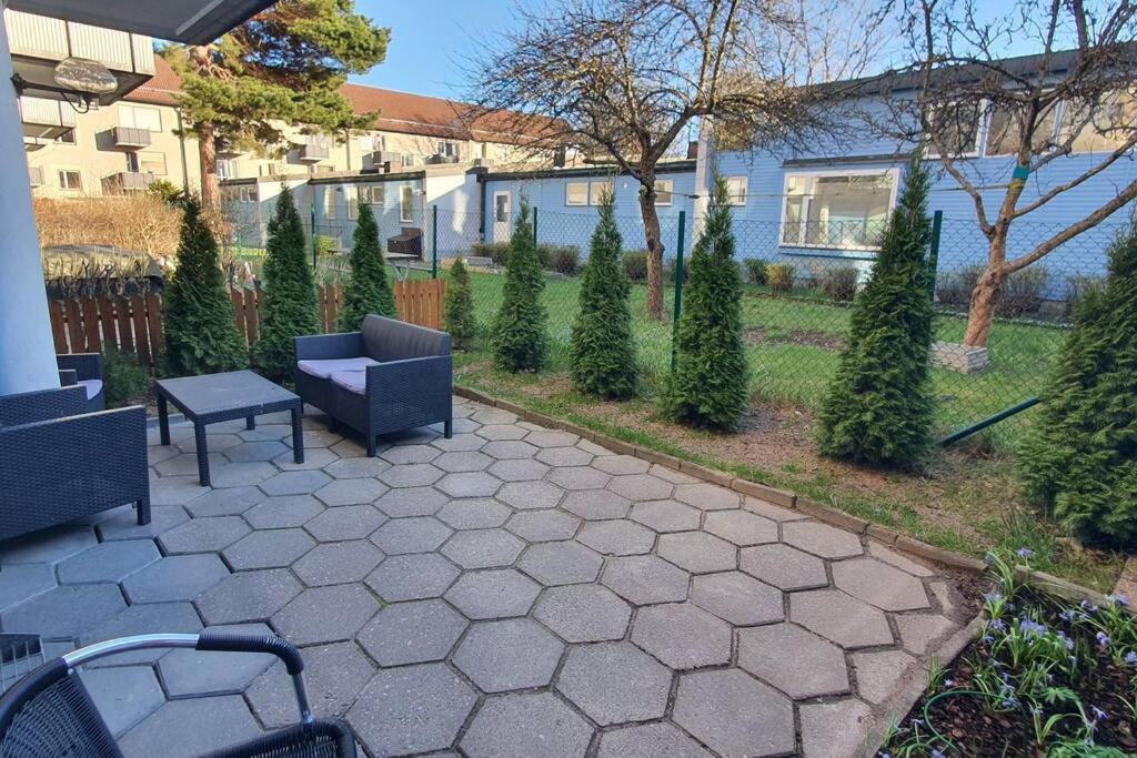 Apartment With Garden Near Metro! ストックホルム エクステリア 写真